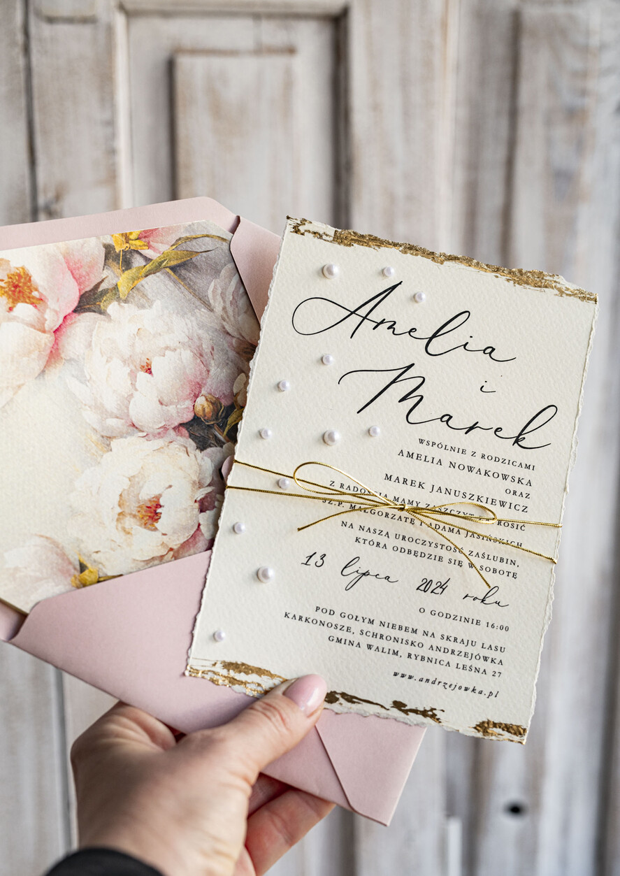 Zestawy Próbkowe próbki zaproszeń Próbka darte złocone zaproszenia ślubne z perełkami, różowe peonie zaproszenie na ślub z perełkam, rwane złocone zaproszenie na ślub cywilny perły i piwonie5