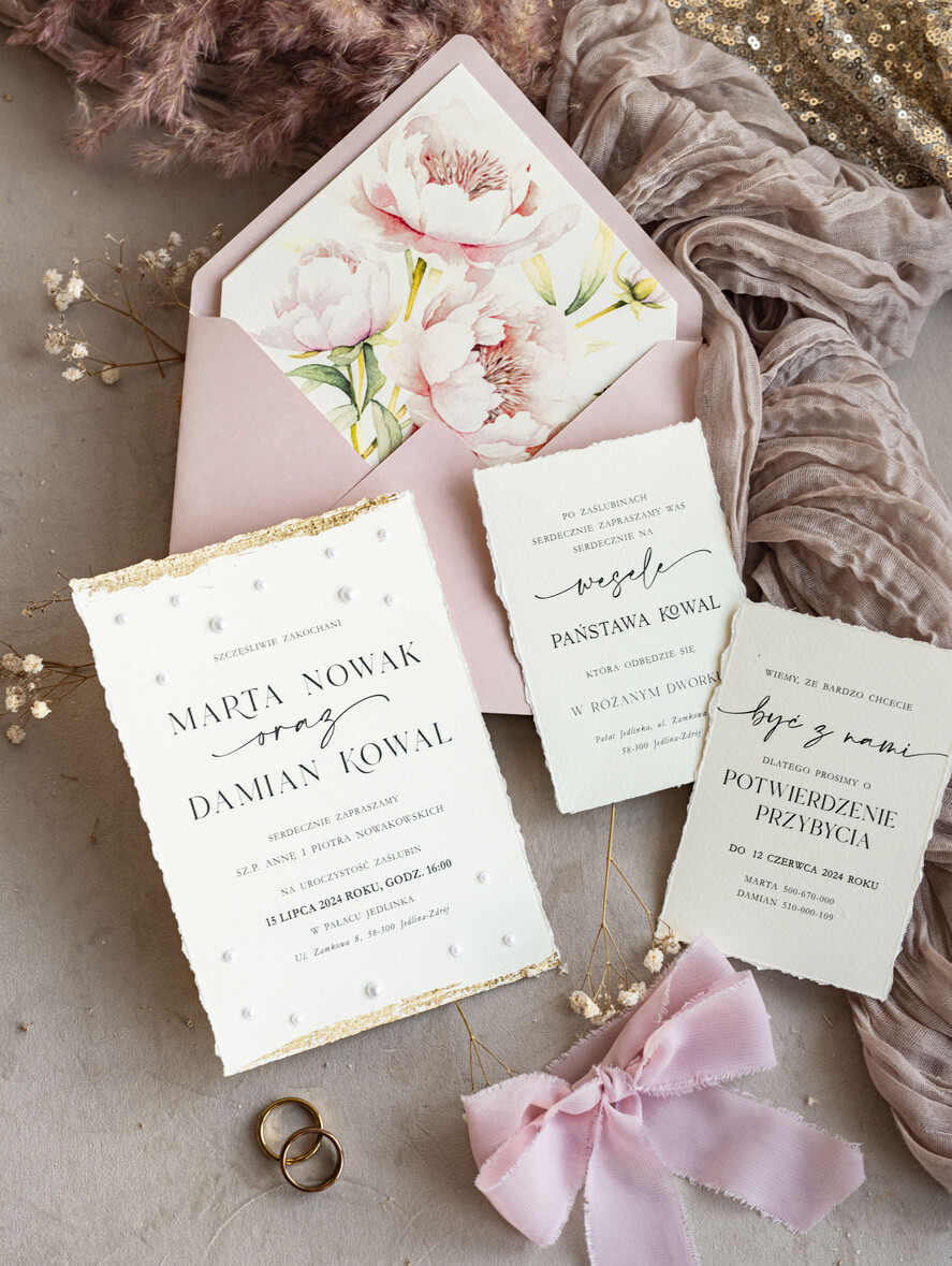 Zestawy Próbkowe próbki zaproszeń Próbka darte złocone zaproszenia ślubne z perełkami, różowe peonie zaproszenie na ślub z perełkam, rwane złocone zaproszenie na ślub cywilny perły i piwonie9
