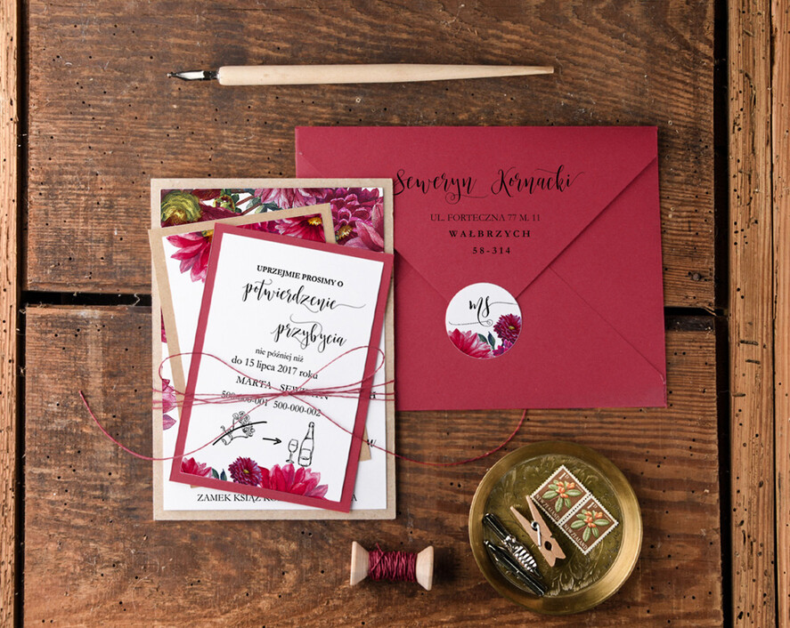 Zaproszenia ślubne Rustykalne i Natura rustykalne bordowe zaproszenia ślubne jednokartkowe zaproszenie na ślub dalie bordo w kopercie4