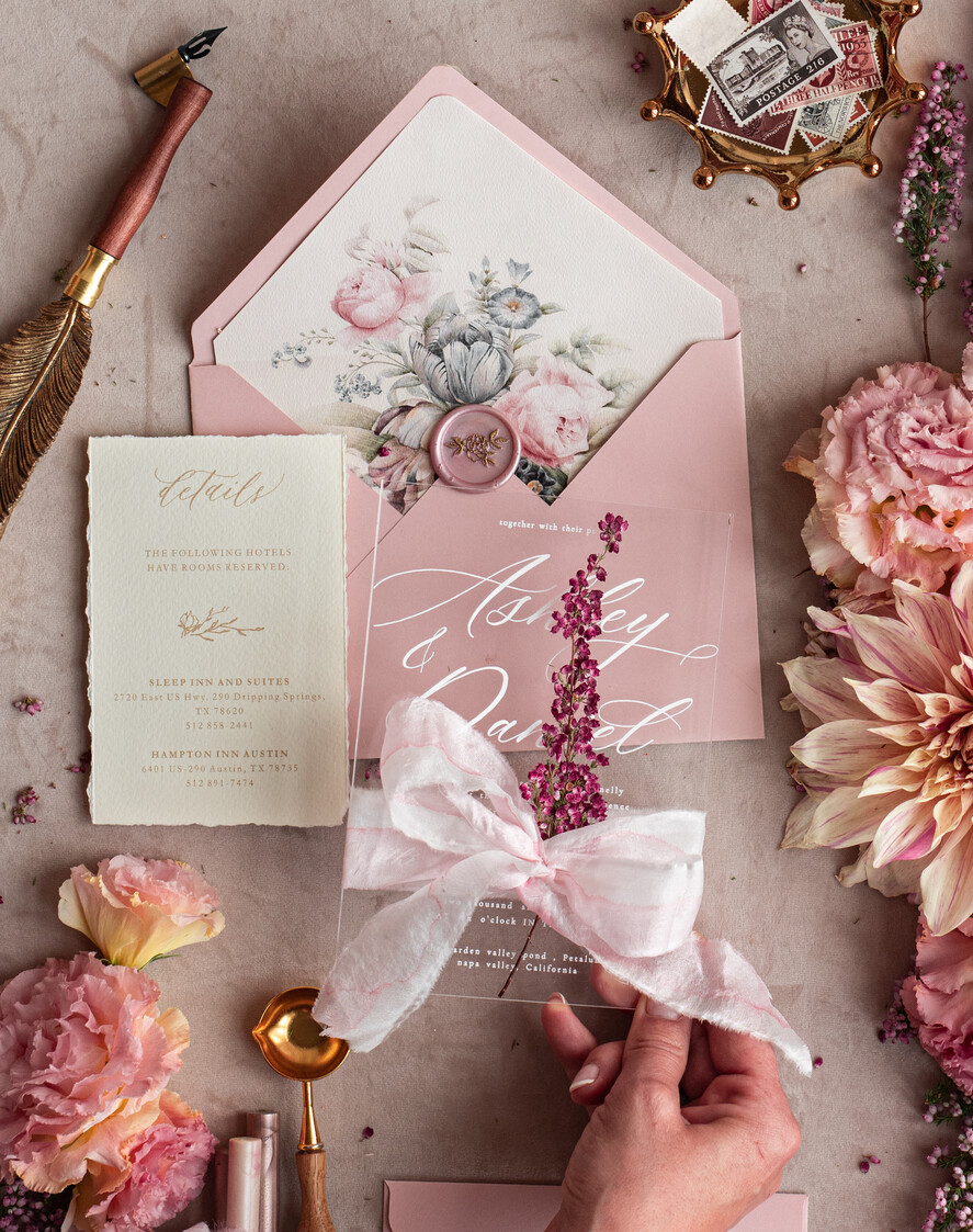 Zaproszenia ślubne Rustykalne i Natura przezroczyste zaproszenia z wrzosem, zaproszenia na ślub z wrzosem, eleganckie zaproszenia na pleksie ozdobione wrzosem, Rustykalne Zaproszenia Ślubne11