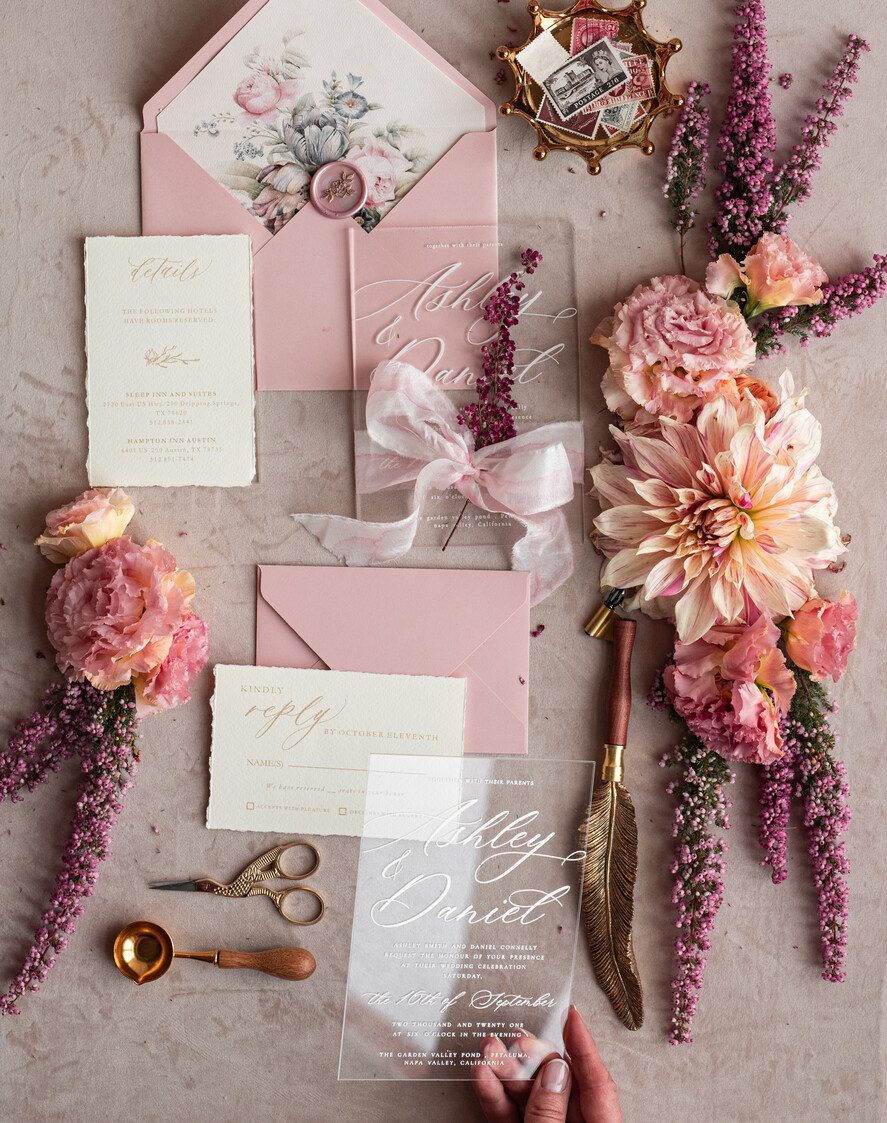 Zaproszenia ślubne Rustykalne i Natura przezroczyste zaproszenia z wrzosem, zaproszenia na ślub z wrzosem, eleganckie zaproszenia na pleksie ozdobione wrzosem, Rustykalne Zaproszenia Ślubne14