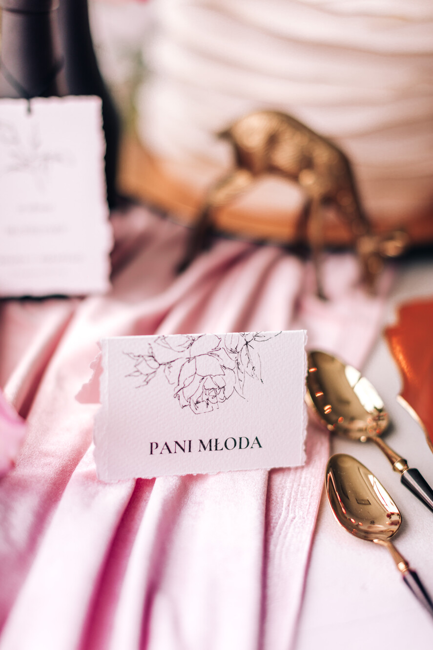 Winietki rustykalne wyjątkowe szkocowane winietki na stół wydzierane brzegi0