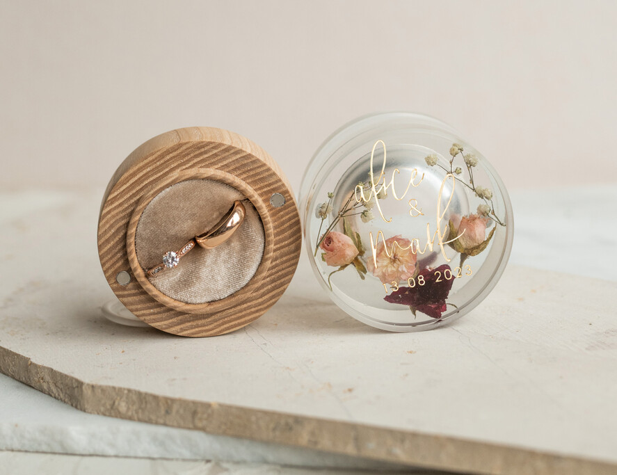 Pudełka Szkatułki na Obrączki szkatułki elegancka rustykalna szkatułka na obrączki z kwiatami, pudełko na obrączki z żywicy, pudełko na obrączki z zatopionymi kwiatami w żywicy0