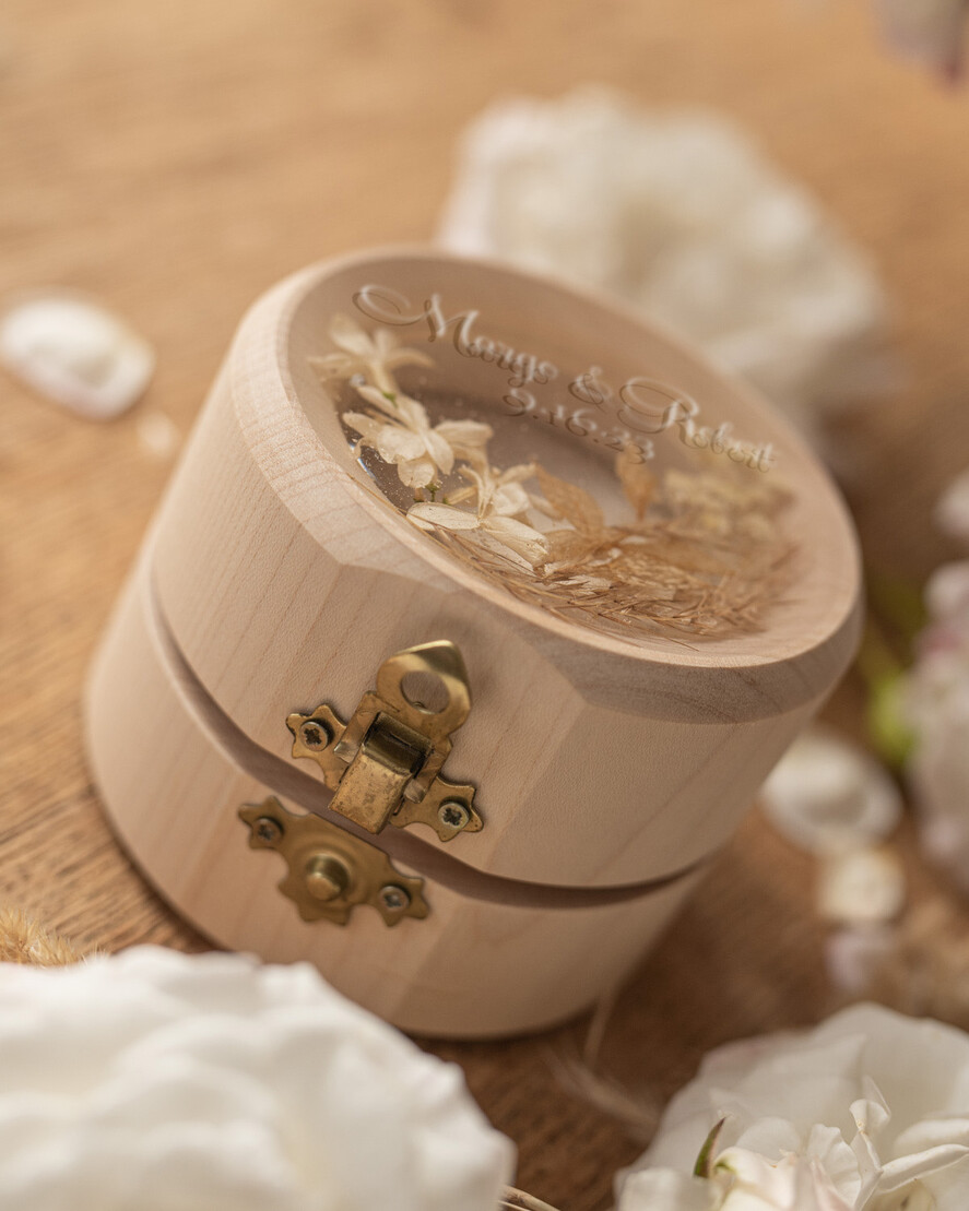 Pudełka Szkatułki na Obrączki szkatułki pudełko na obrączki ślubne wasze imiona i data żywe kwiaty w żywicy    2