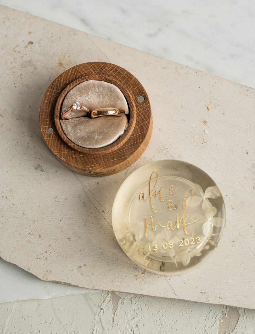 Pudełka Szkatułki na Obrączki szkatułki szkatułka na obrączki z kwiatami, pudełko na obrączki z żywicy, pudełko na obrączki z zatopionymi kwiatami w żywicy0