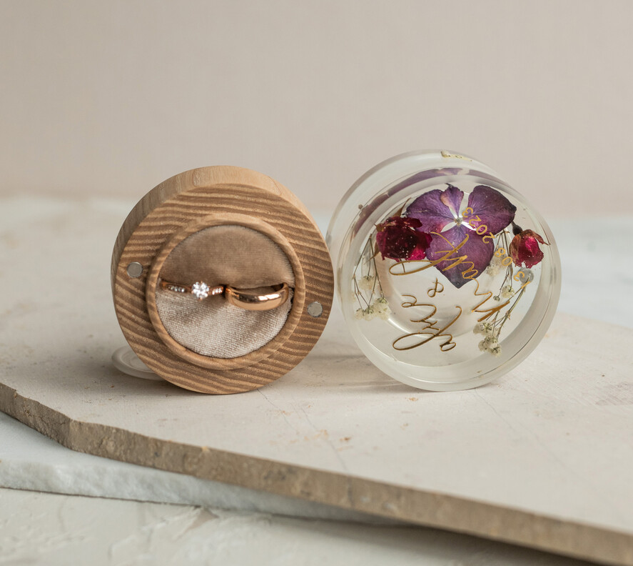 Pudełka Szkatułki na Obrączki szkatułki elegancka rustykalna szkatułka na obrączki z kwiatami, pudełko na obrączki z żywicy, pudełko na obrączki z zatopionymi kwiatami w żywicy2
