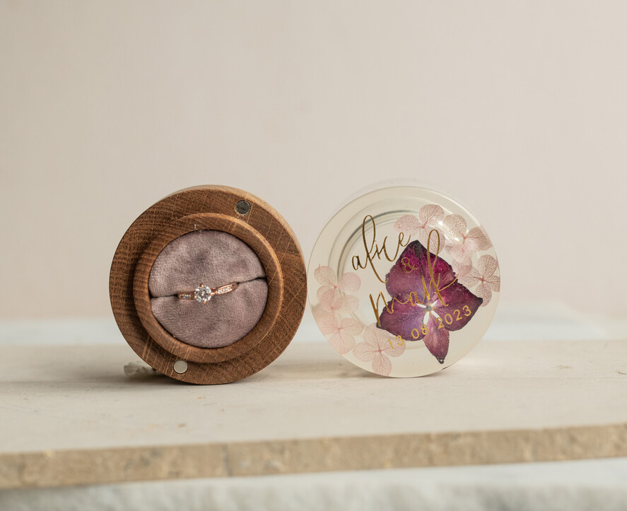 Pudełka Szkatułki na Obrączki szkatułki elegancka rustykalna szkatułka na obrączki z kwiatami, pudełko na obrączki z żywicy, pudełko na obrączki z zatopionymi kwiatami w żywicy1