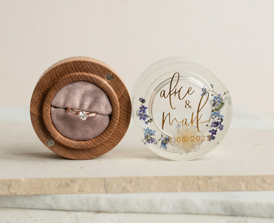 Pudełka Szkatułki na Obrączki szkatułki elegancka rustykalna szkatułka na obrączki z kwiatami, pudełko na obrączki z żywicy, pudełko na obrączki z zatopionymi kwiatami w żywicy0