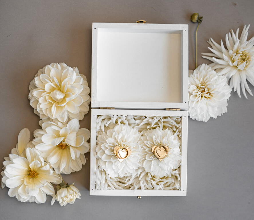 Pudełka Szkatułki na Obrączki szkatułki Białe Pudełeczko na Orbrączki Złote Npaisy Mąż i żona 5