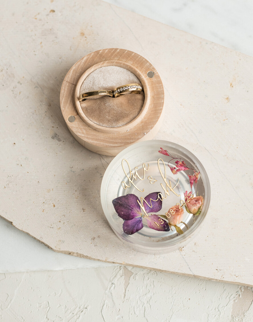 Pudełka Szkatułki na Obrączki szkatułki szkatułka na obrączki z kwiatami, pudełko na obrączki z żywicy, pudełko na obrączki z zatopionymi kwiatami w żywicy2