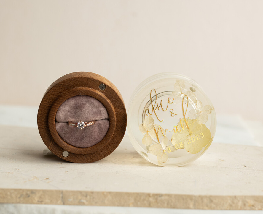 Pudełka Szkatułki na Obrączki szkatułki pudełko z imionami pary młodej, szkatułka na obrączki z kwiatami, pudełko na obrączki z żywicy, pudełko na obrączki z zatopionymi kwiatami w żywicy2