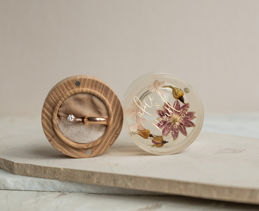 Pudełka Szkatułki na Obrączki szkatułki elegancka rustykalna szkatułka na obrączki z kwiatami, pudełko na obrączki z żywicy, pudełko na obrączki z zatopionymi kwiatami w żywicy1
