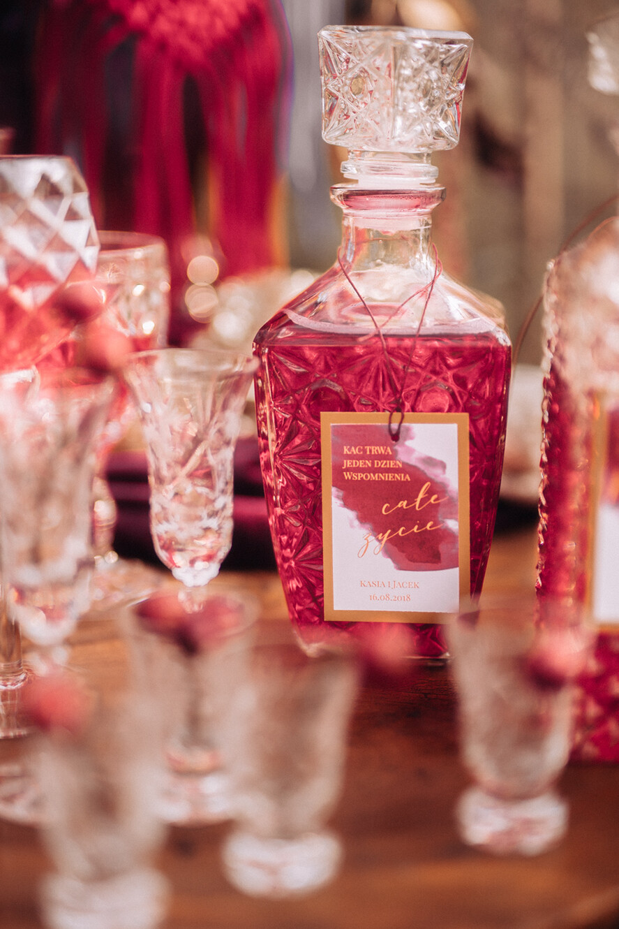 Zawieszki na butelki boho/etno/pióra etykieta na wódkę zawieszka na alkohol weselny, boho eleganckie wasza tresc3