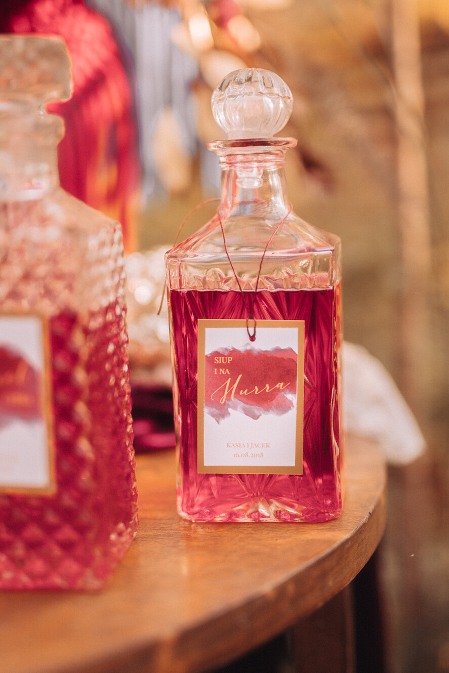 Zawieszki na butelki boho/etno/pióra etykieta na wódkę zawieszka na alkohol weselny, boho eleganckie wasza tresc0