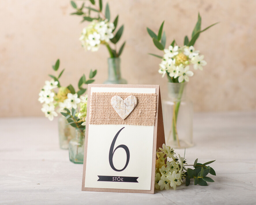 Numery na stół Rustykalne tabliczka z numerem stołu weselnego, w stylu rustykalnym2