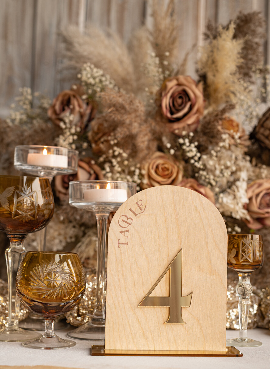 Numery na stół Rustykalne Drewniane numerki na stół weselny, rustykalne numery stołów weselnych, rustykalne numerki na stol weselny, drewniane numery stolow weselnych0