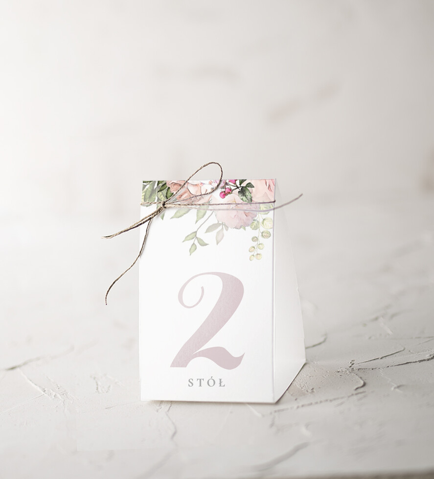 Numery na stół Rustykalne usadzenie gości numery na stół weselny, styl rustykalny prostota i minimalizm0