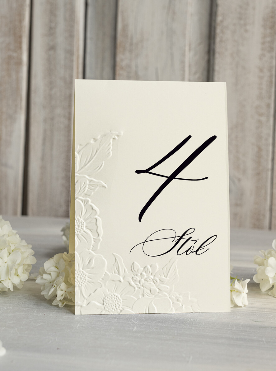 Numery na stół Glamour tabliczka z numerem stołu weselnego, tłoczone numerki na stół weselny, dekoracja stołów weselnych tłoczone kwiaty 1