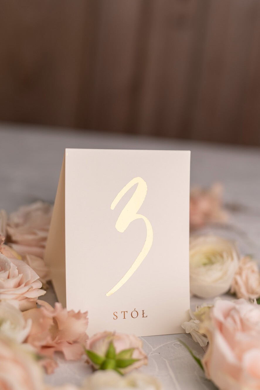 Numery na stół Glamour tabliczki numerki na stół weselny  złote litery 0