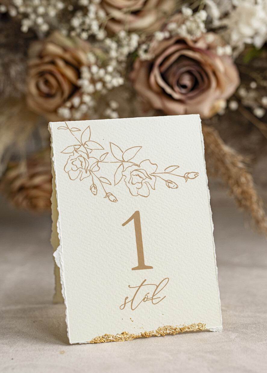 Numery na stół Glamour Złocone szarpane brzegi Numery na stoły weselne, numerki na stół stoły weselne, zlocone klasyczna elegancja, numerek stojak na stół weselny, złote złocone eleganckie i klasyczne2