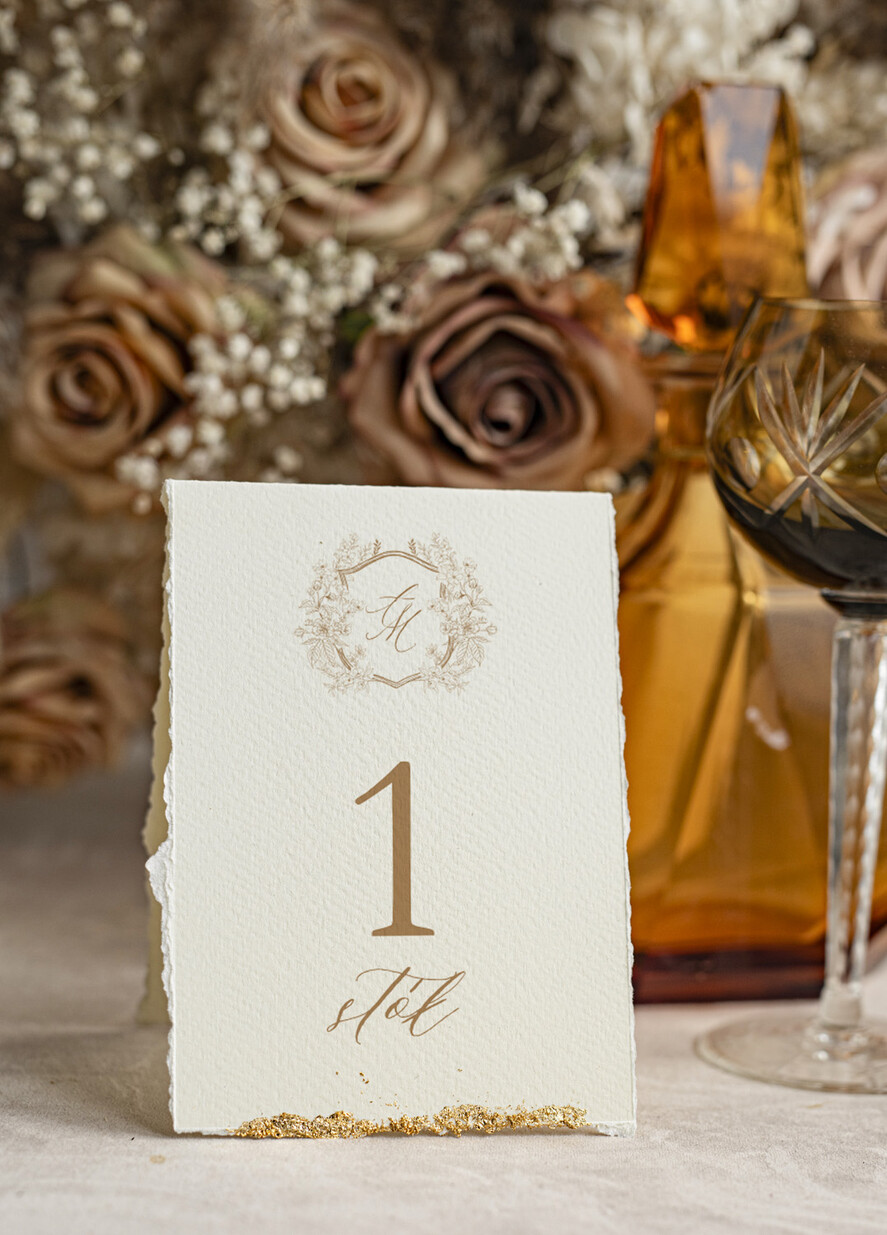 Numery na stół Glamour Złocone szarpane brzegi Numery na stoły weselne, numerki na stół stoły weselne, zlocone klasyczna elegancja,numerki na stoliki ślubne, złote złocone eleganckie i klasyczne0