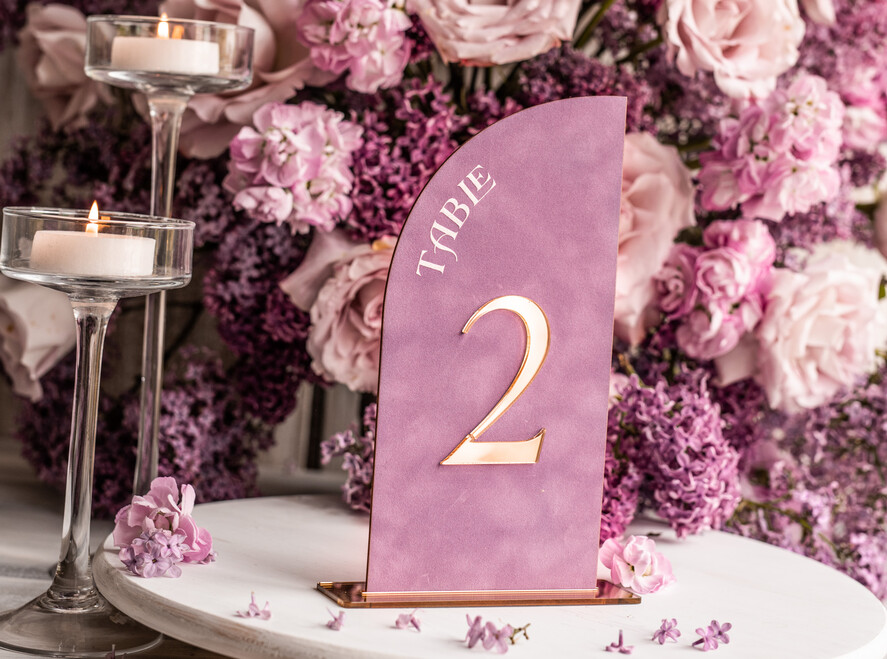 Numery na stół Glamour lawendowe numerki na stoły weselne, dekoracje sali weselnej, dekoracje stołu Pary Młodej, numeracja stołów weselnych 1