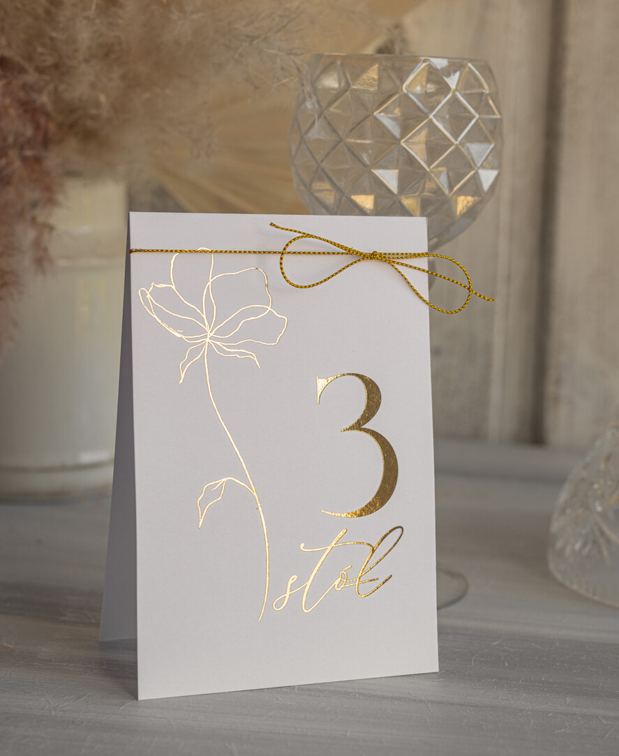 Numery na stół Glamour numerki na stół weselny, złote napisy i grafika, delikatne numerka na stoły weselne, dekoracje stołów na weselu, numeracja stołów na weselu3