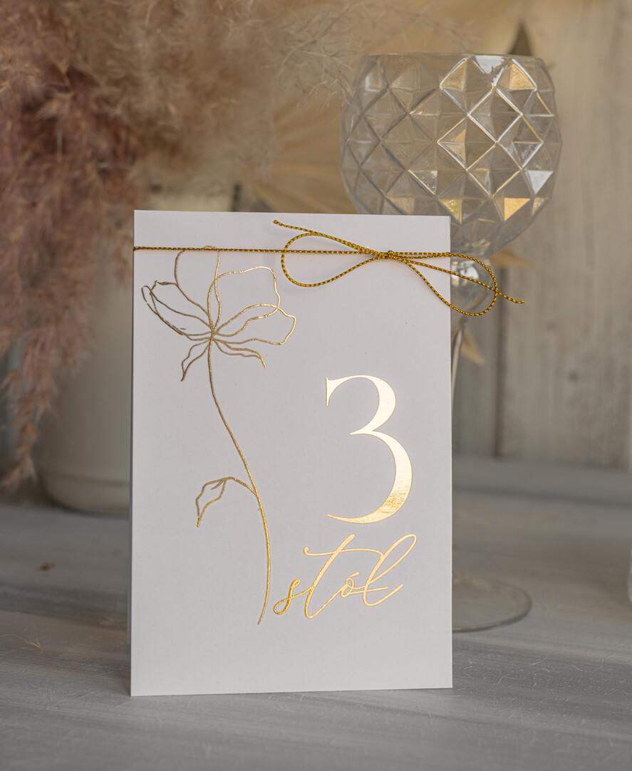 Numery na stół Glamour numerki na stół weselny, złote napisy i grafika, delikatne numerka na stoły weselne, dekoracje stołów na weselu, numeracja stołów na weselu4