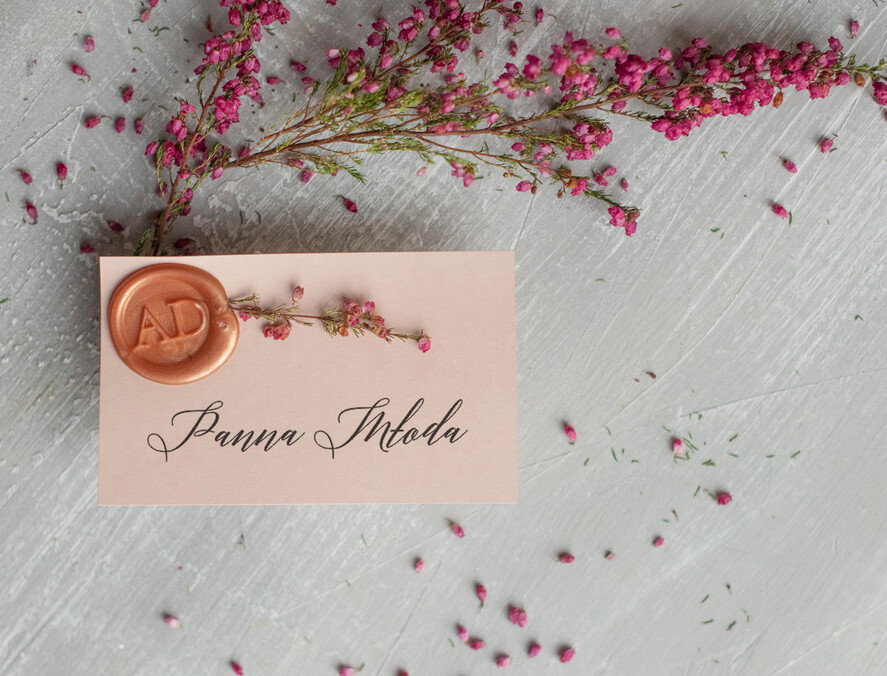 Winietki botaniczne podróżnicze  winietki ślubne wizytówki na stół weselny rustykalne kwiat wrzosu, winietki na stoły weselne w wrzosem 0