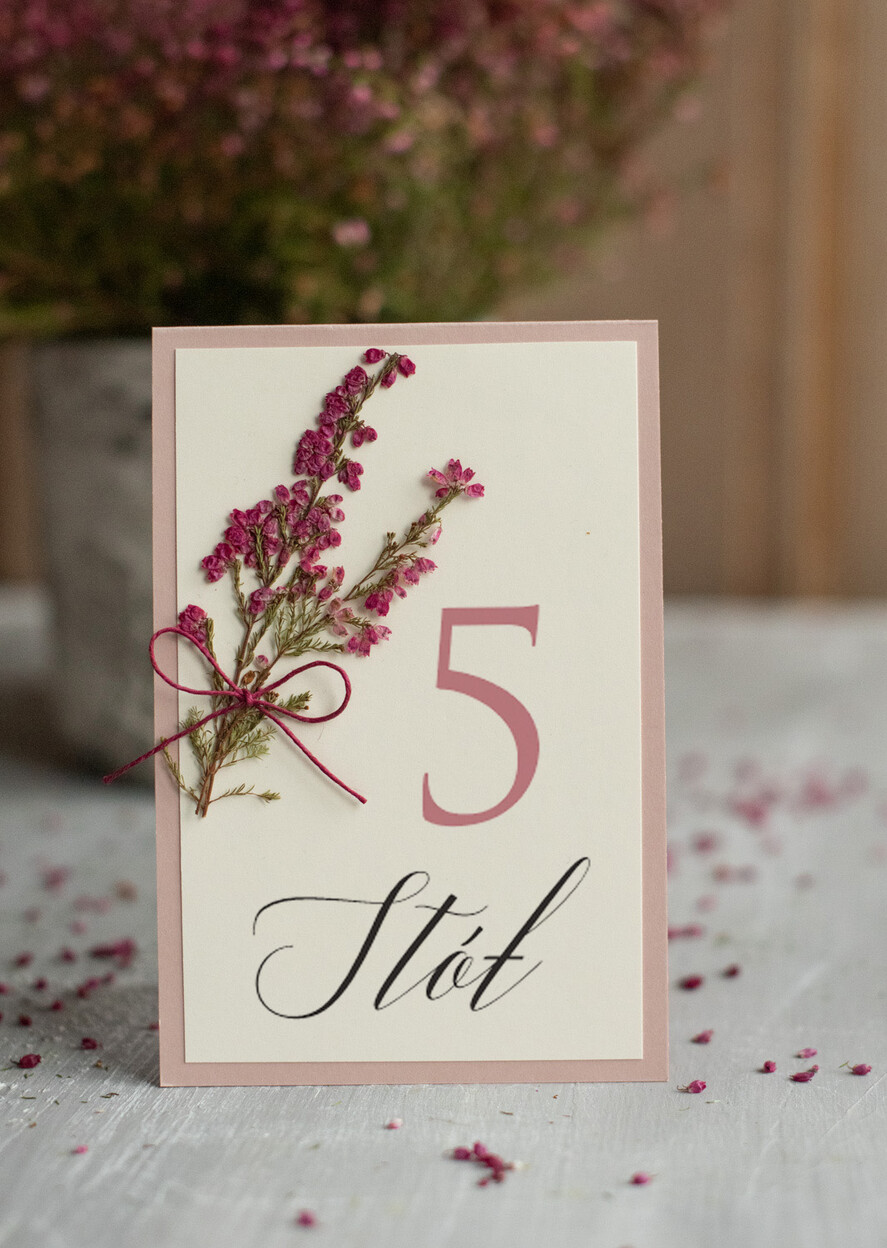 Numery na stół botaniczne podróżnicze  numery na stół weselny wrzos kwiatowe wesele  0