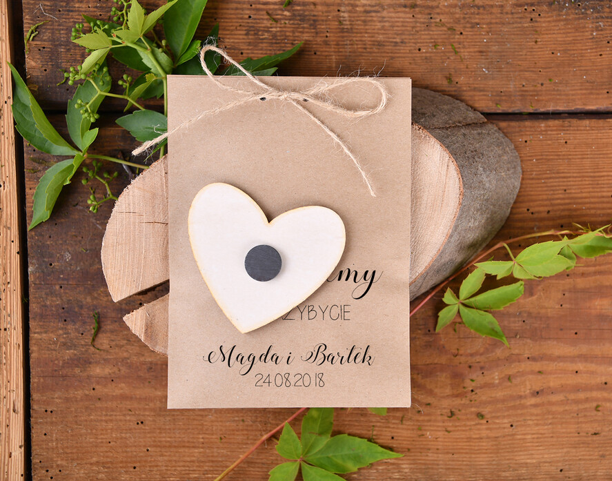 Podziękowania dla Gości Weselnych Magnesy breloki Zdrapki ślubne upominki dla gości magnes na lodówkę drewniane serduszko2