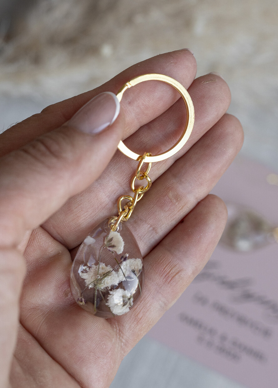 Podziękowania dla Gości Weselnych Magnesy breloki Zdrapki prezenty dla gości weselnych zatopione kwiaty w żywicy, ręcznie robiony brelok do kluczy z zawieszką z żywicy, podziękowanie dla gości na weselu brelok z zatopionymi kwiatkami w żywicy5