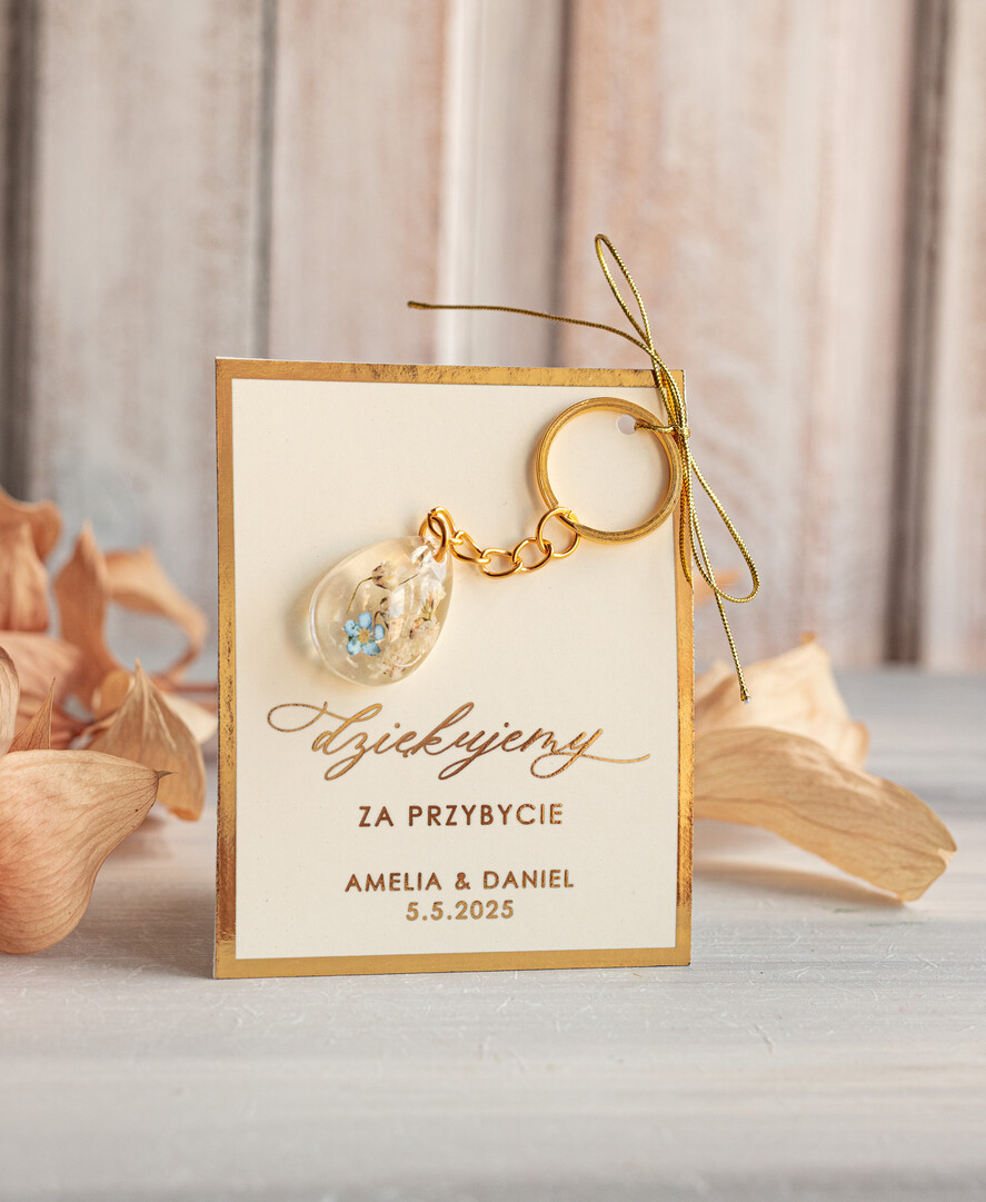 Podziękowania dla Gości Weselnych Magnesy breloki Zdrapki prezent dla gosci na weselu brelok do kluczy z niezapominajką, prezenty dla gości weselnych ręcznie robiony brelok do kluczy niezapominajka zatopiona w żywicy2