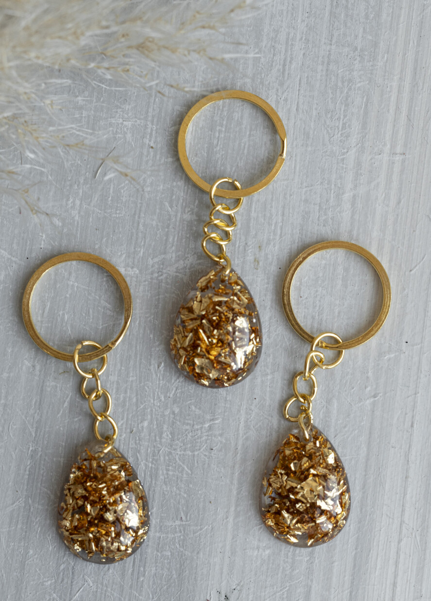 Podziękowania dla Gości Weselnych Magnesy breloki Zdrapki prezenciki dla Gości weselnych breloczek do kluczy z zawieszką z żywicy, ręcznie robiony brelok do kluczy z zawieszką z żywicy, podziękowanie dla gości weselnych brelok z zatopionymi płatkami złota w żywicy3