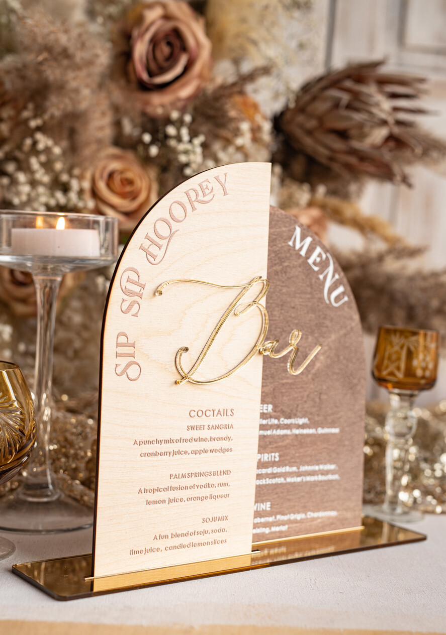 Menu rustykalne drewniane menu na stół weselny, rustykalne menu na stol weselny, złote napisy na menu weselnym, drewniana karta dań, rustykalna karta dan9