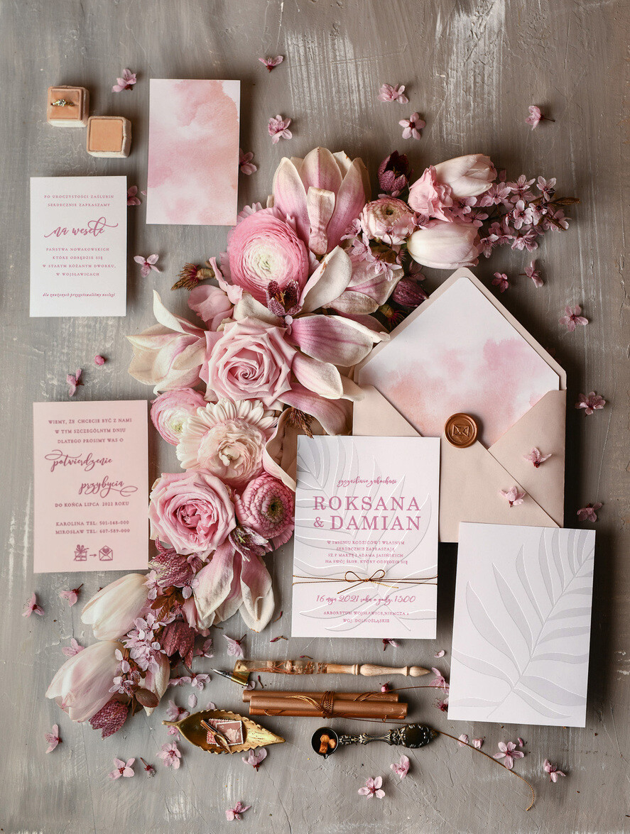 Zaproszenia ślubne Minimalistyczne nietypowe zaproszenia ślubne wytłoczony wzór monstera  0