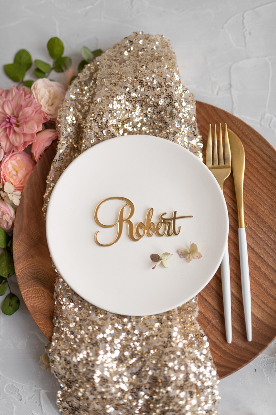 Winietki Eleganckie Akrylowy złoty napis Imiona gości winietki ślubne i prezenty w jednym wizytówki dla gości weselnych błyszczące złoto6