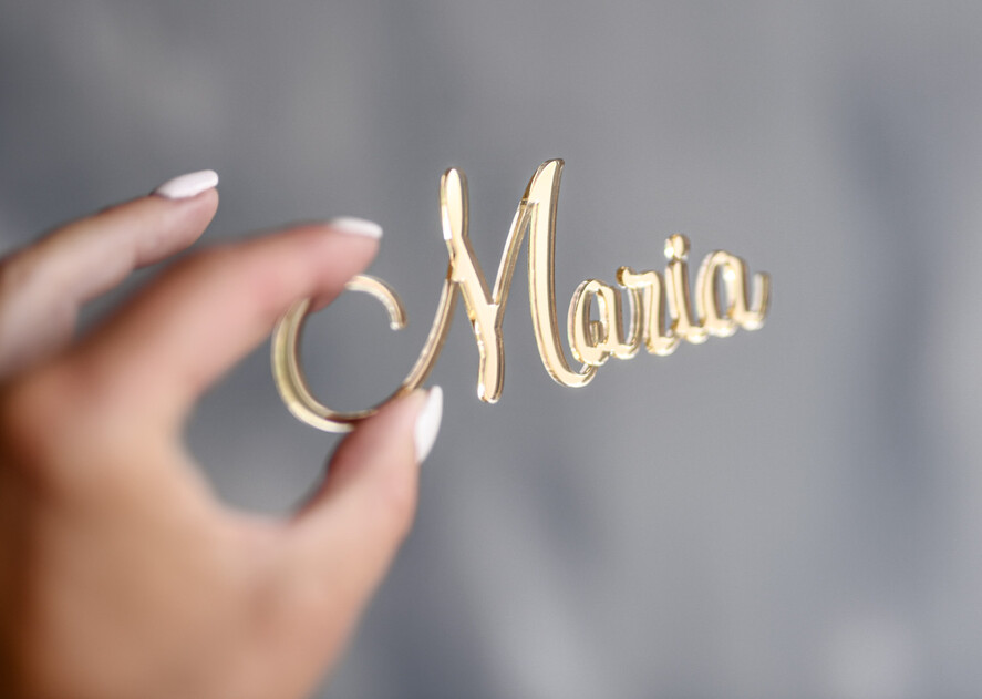 Winietki Eleganckie Akrylowy złoty napis Imiona gości winietki ślubne i prezenty w jednym wizytówki dla gości weselnych błyszczące złoto7