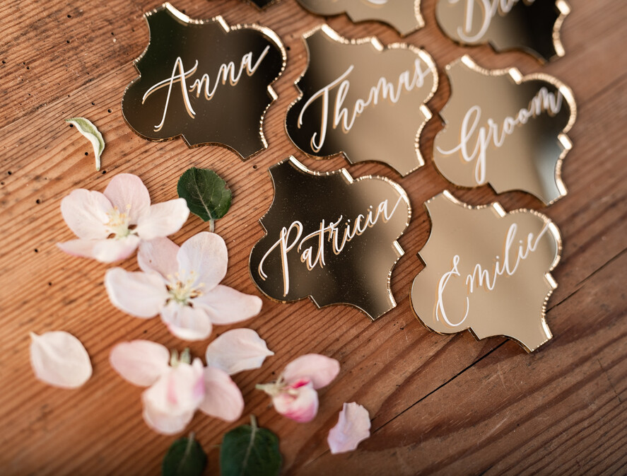 Winietki Eleganckie ręcznie robione winietki ślubne wizytówki dla gości weselnych, winietki na złotym lustrze, ekskluzywne winietki na ślub 12