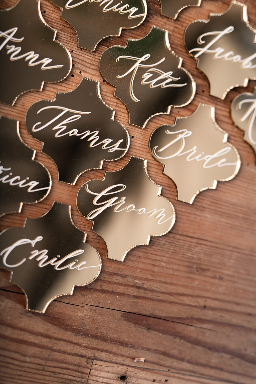 Winietki Eleganckie ręcznie robione winietki ślubne wizytówki dla gości weselnych, winietki na złotym lustrze, ekskluzywne winietki na ślub 6