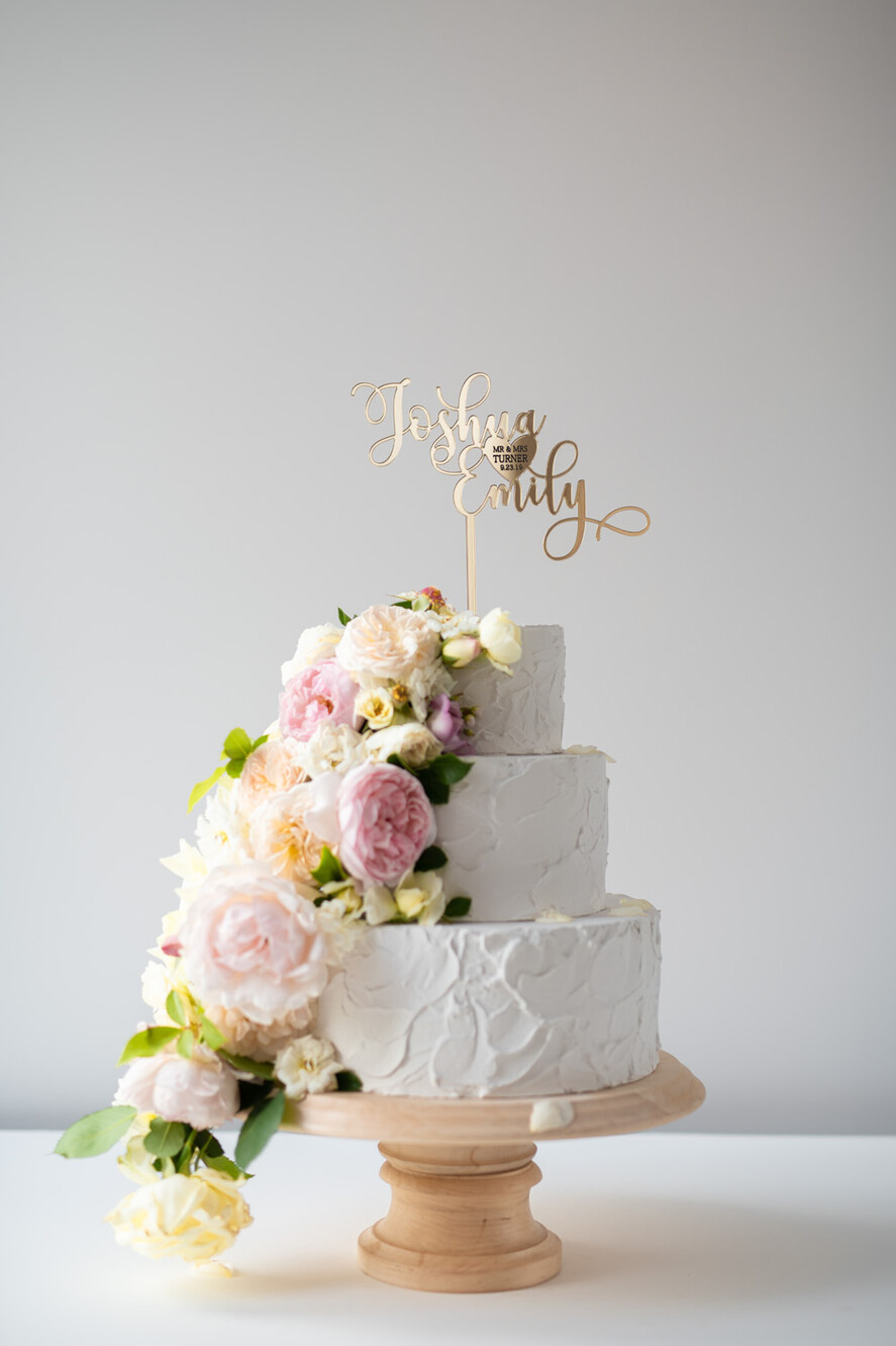 Figurki na tort / cake topper statuetki akryl błyszczący złoty topper na tort weseny napis na tort ślubny wasze nazwisko 3