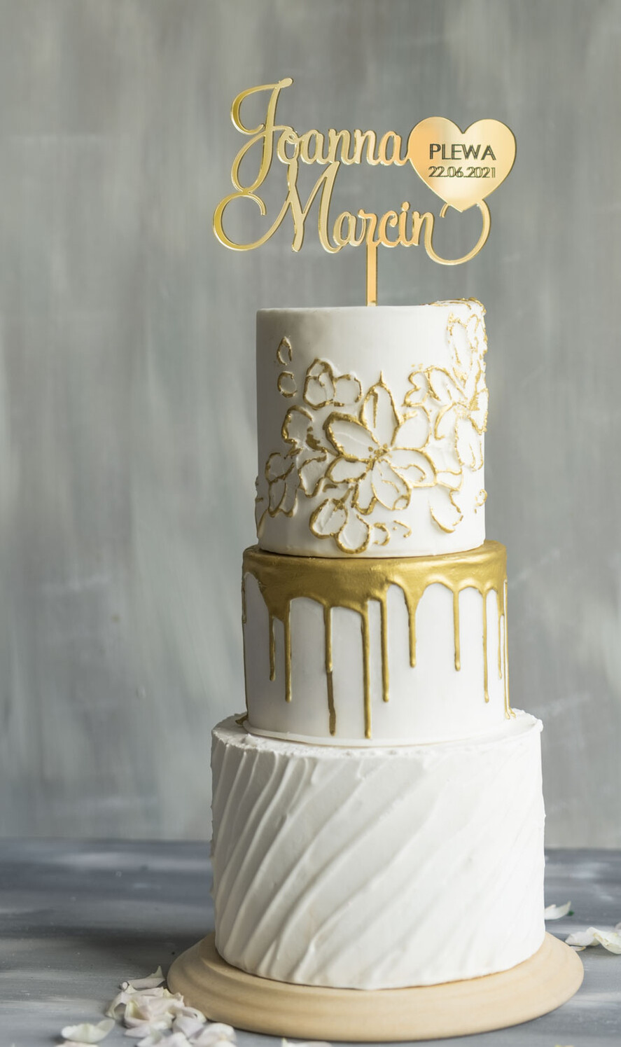 Figurki na tort / cake topper statuetki akryl nowoczesny złoty napis na tort weselny lustro złoty topper wasze imiona i data slubu4