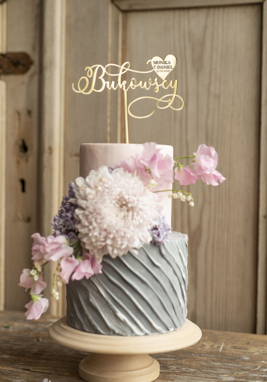 Figurki na tort / cake topper statuetki akryl błyszczący złoty napis na tort weselny personalizowany topper ślubny wasze nazwisko i imiona3