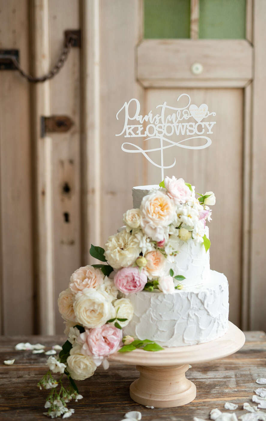 Figurki na tort / cake topper statuetki akryl personalizowany topper na tort weselny białe napisy akryl1