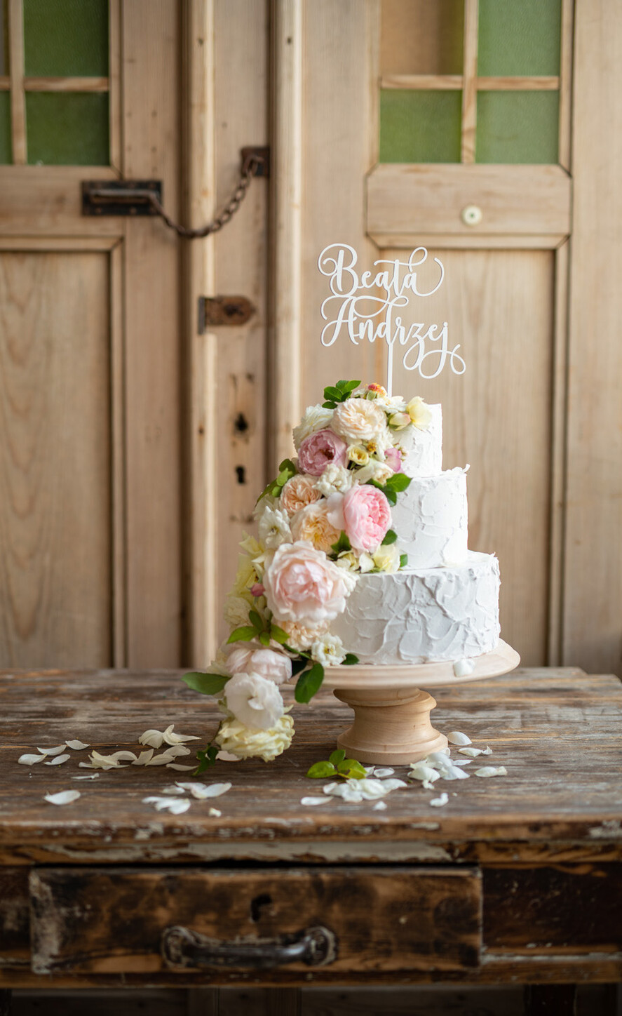 Figurki na tort / cake topper statuetki akryl statuetka na tort weselny biały akryl personalizowany topper0