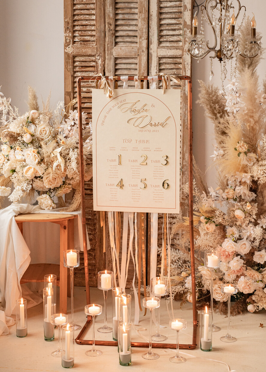 Plany stołów Glamour welurowe Złoty Welurowy plan stołów, plan usadzenia gości na weselu, welurowa ecru plansza powitanie gości i plan stołów w jednym, eleganckie złote napisy 5