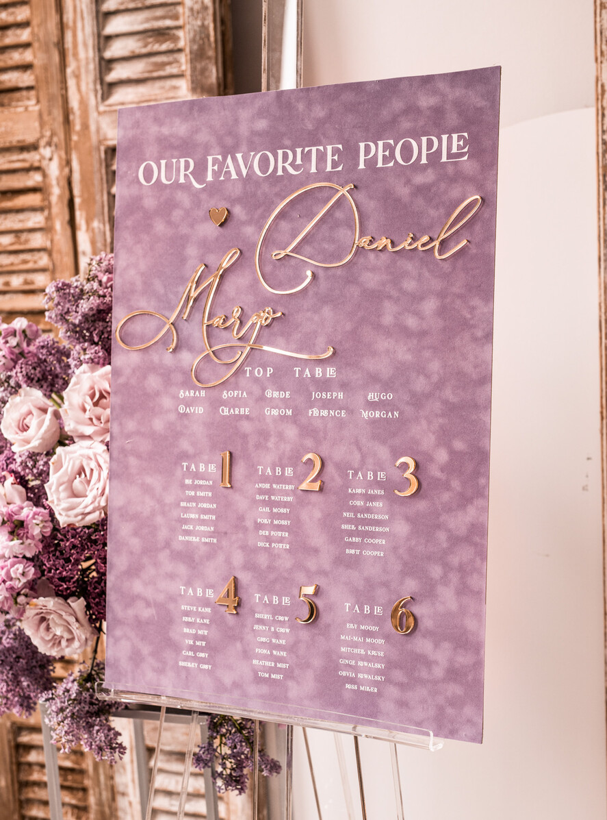 Plany stołów Glamour welurowe Welurowy plan stołów, plan usadzenia gości na weselu, welurowa lawendowa plansza powitanie gości i plan stołów w jednym, eleganckie złote napisy 10