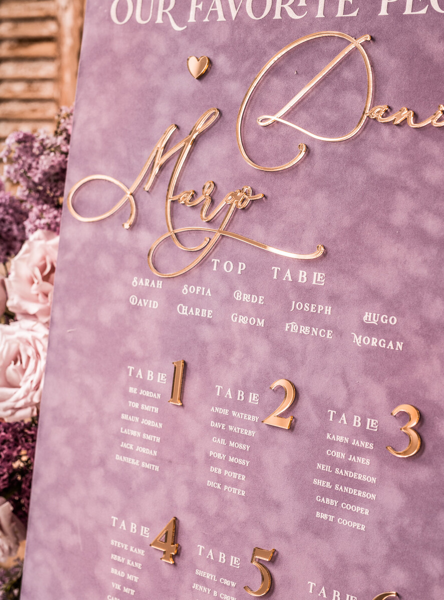 Plany stołów Glamour welurowe Welurowy plan stołów, plan usadzenia gości na weselu, welurowa lawendowa plansza powitanie gości i plan stołów w jednym, eleganckie złote napisy 5