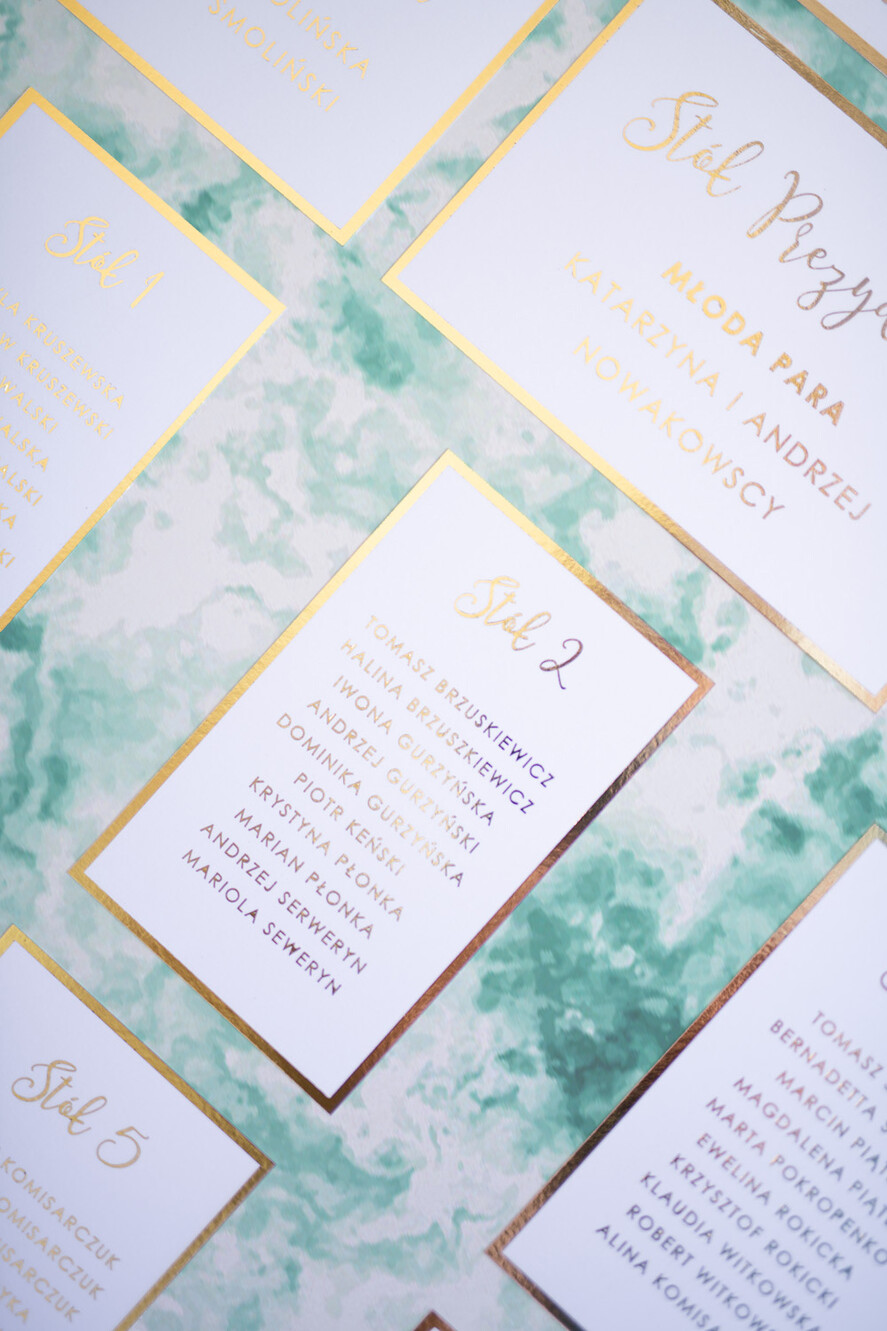 Plany stołów Glamour welurowe tablica z planem stołów na wesele plan stołów weselnych, zlocone litery elegankie1