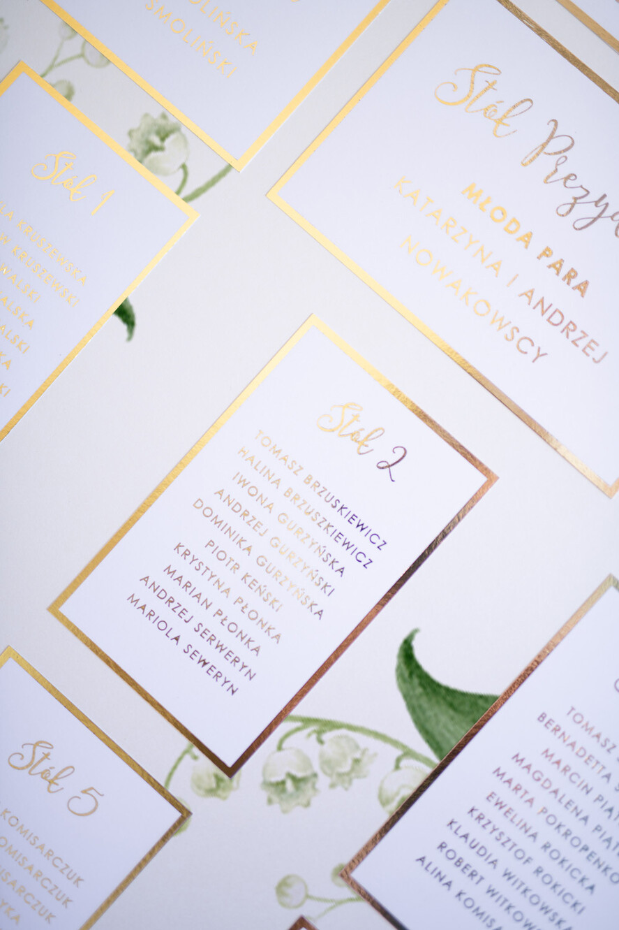 Plany stołów Glamour welurowe tablica z rozmieszczeniem gości plan stołów weselnych, klasyczne złote napisy w stylu glamour1